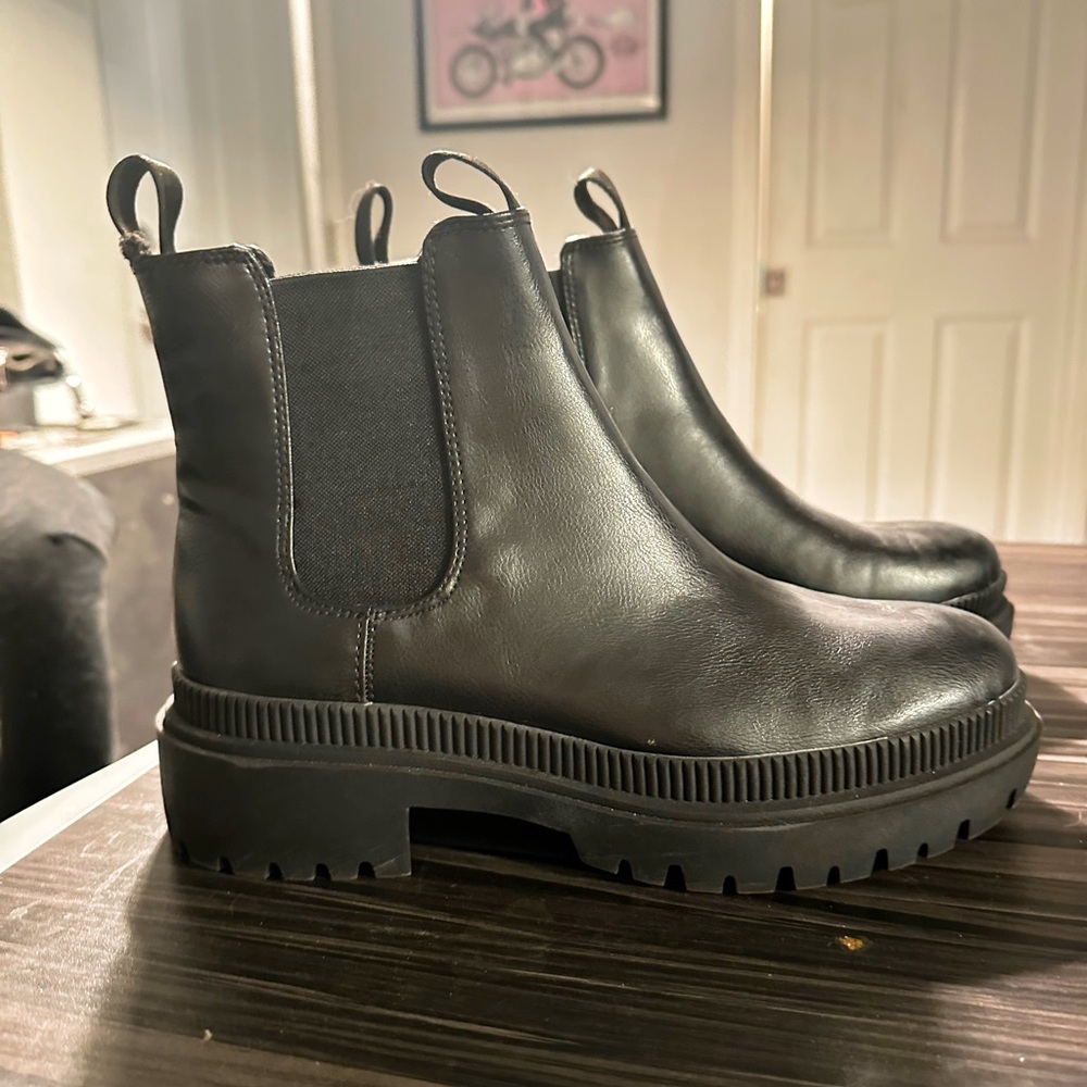 NEW Black Leather Platform Chelsea Boots With Lug Sole- 8
